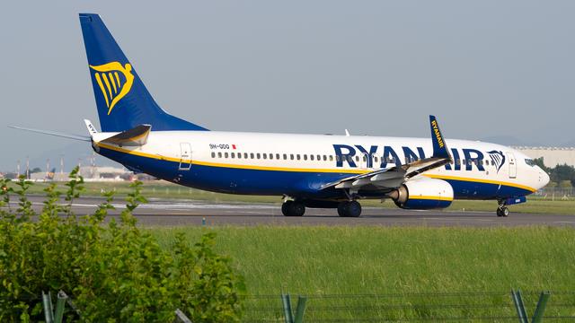 9H-QDQ:Boeing 737-800:Ryanair